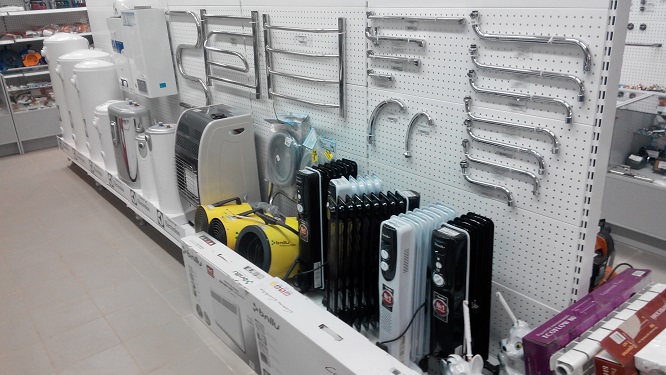 Стенд кранов в  СтройДвор на Карболите